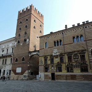 THE MEDIEVAL HEART OF VERONA: THE SQUARES OF POWER BETWEEN THE MUNICIPALITY AND THE SCALIGERA LORDSHIP
