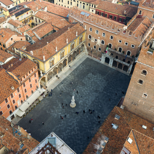 Guided Tour - "Il cuore medievale di Verona: le piazze del potere tra Comune e Signoria Scaligera" - 1° appuntamento